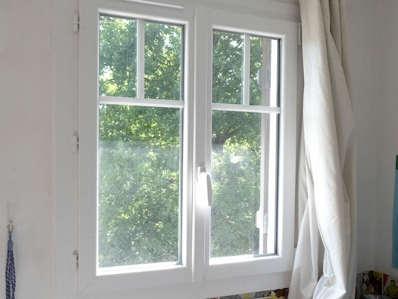 Pose fenêtre PVC blanche OuvertureS à Soisy sur Ecole