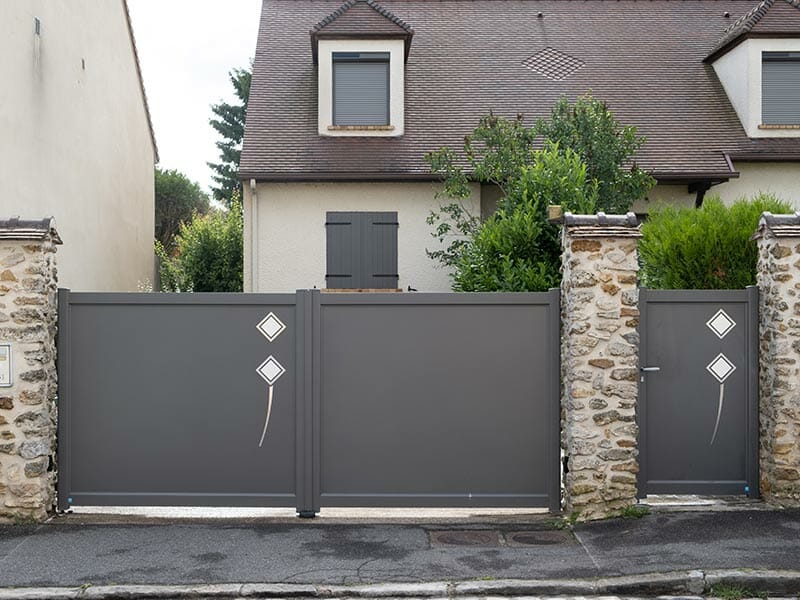 Pose d'un portail aluminium OuvertureS en Essonne