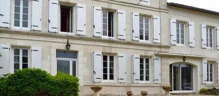 volets battants en PVC sur une maison en Essonne