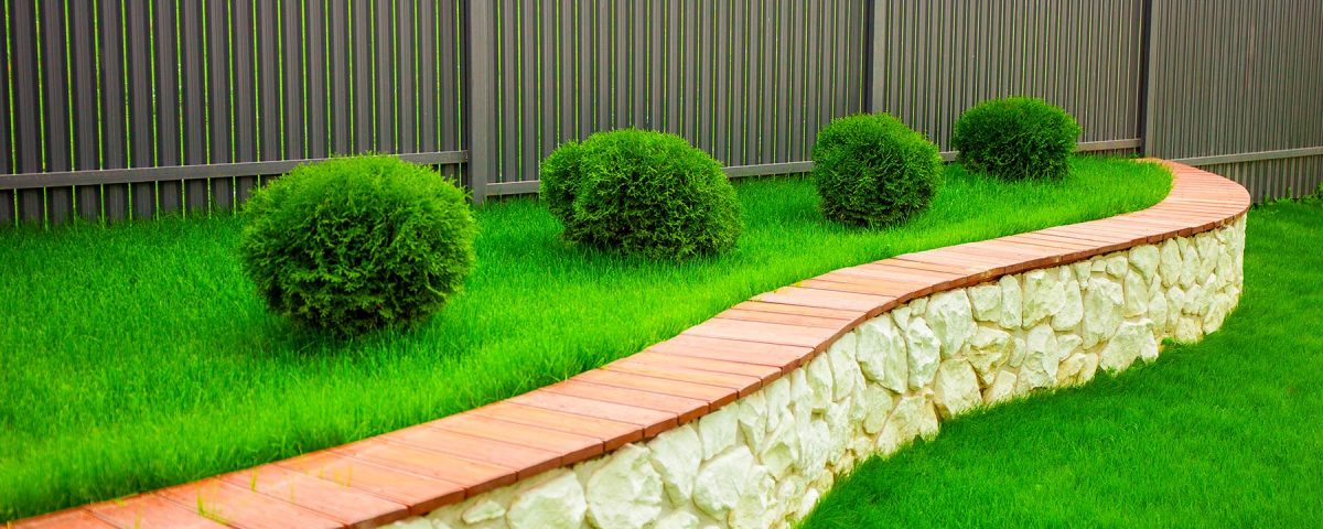 clôture moderne dans un jardin en Essonne